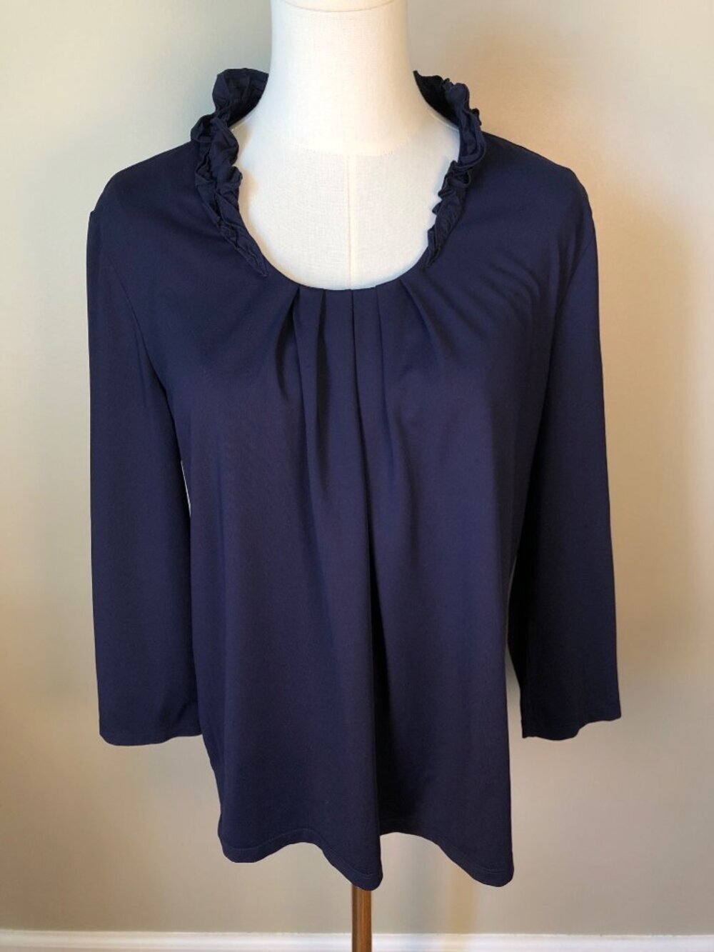 J McLaughlin Catalina Cloth Navy Blouse With Pleat Front & Ruffle Collar Size L
